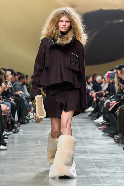 Look 30
